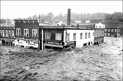 Philippe2307's tweet image. 19 août 1955 De graves inondations font 200 morts au Connecticut #tragédie goo.gl/OeNmSv