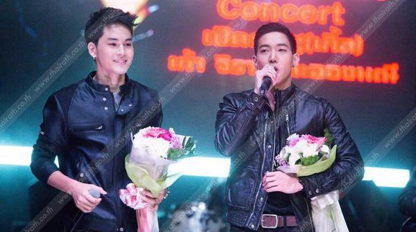 mootono_pk's tweet photo. “@Tonopantip: 'เก้า จิรายุ' ควง 'โตโน่' จัดมีตติ้งคืนความสุข!! - ข่าวไทยรัฐออนไลน์ http://t.co/BH867GwDps http://t.co/WK8de1YQOl”:-)
