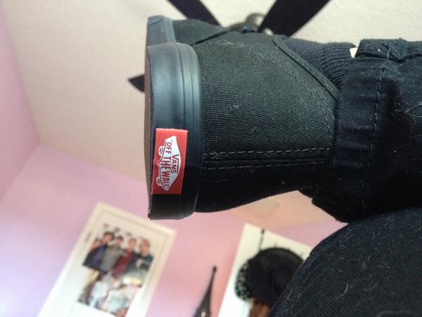 gigi_morada's tweet image. Hii I took this cool photo of my vanz