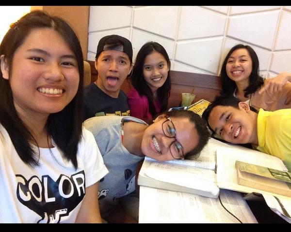 lykayabut's tweet photo. Spent this QC holiday with my clingy Fil 40 groupmates!! ๐๐ #UnoPls @vinzylclarisse @crazinatic @alimasag #Pat #Ivan http://t.co/6Y2eRyTSHm