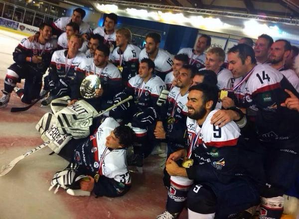 Premier match, premier titre ! <a href="/rob1_g/">robin gaborit</a> <a href="/Dimitri_Thillet/">Dimitri Thillet</a> <a href="/aube92/">Aubé florent</a> <a href="/DucsdAngers/">Les Ducs d'Angers</a> #champion #coupechampion