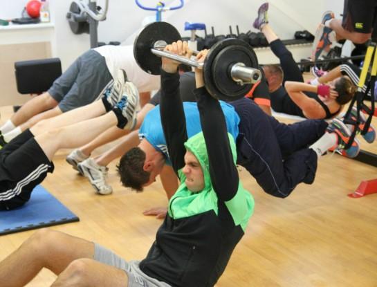 TaylorMadeBray's tweet photo. That's it pump em out boys #weighttraining #fitfam 💪💪 #TaylorMadeTeam http://t.co/9Ib9poIZin