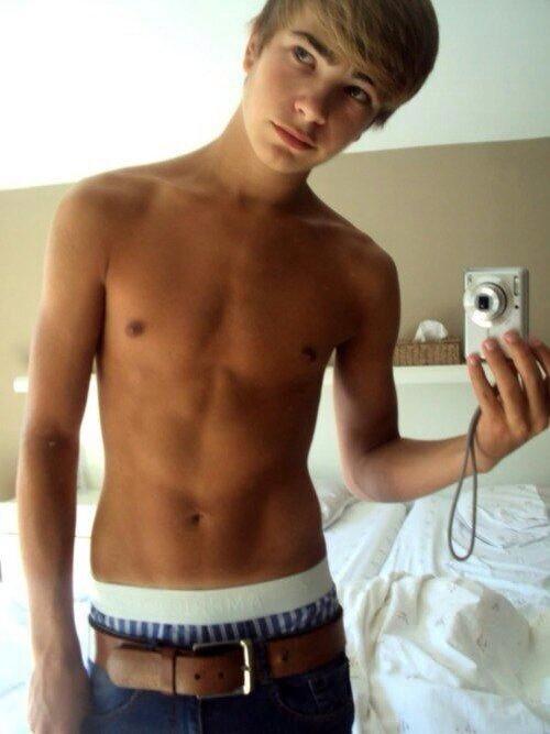 EstaTremendo's tweet photo. Que chico mas caliente !! ^^ http://t.co/TewKFtHEC3
