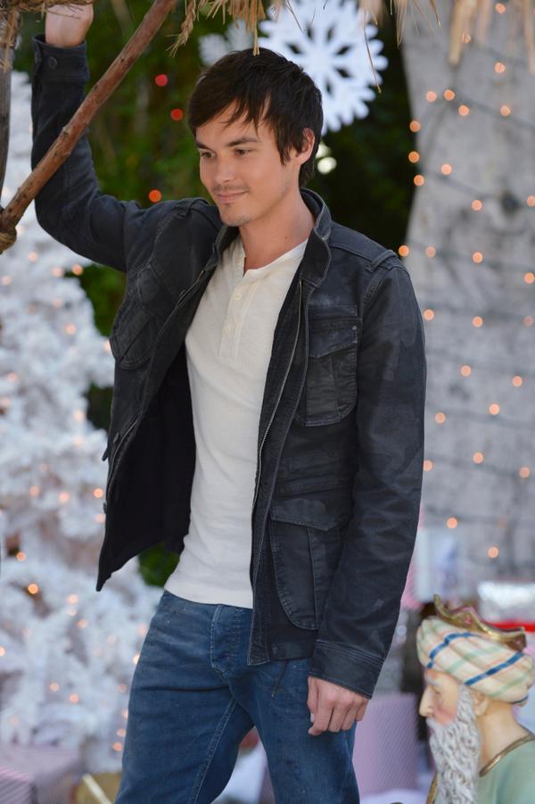 Christmas is in the air in this sneak peek photo from tonight's PLL #FatalFinale!