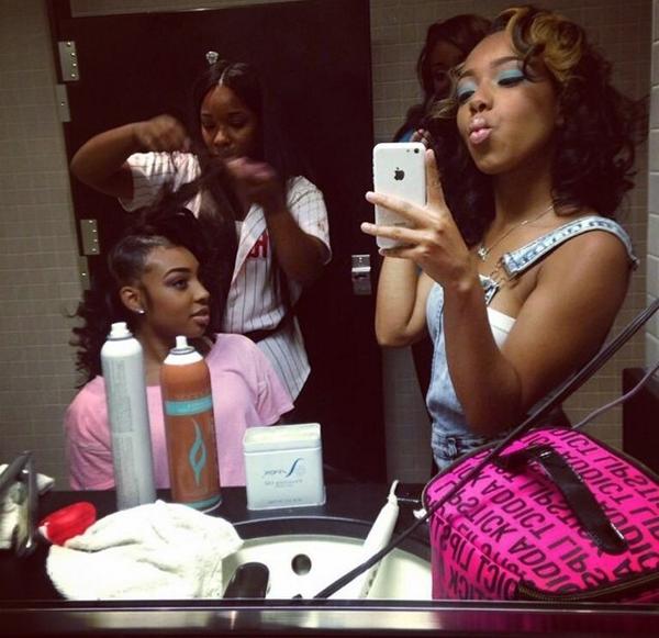 theonly1lea's tweet image. Do me a favor and follow my poppin hairstylist😍💇 👉 @TianaMonae 👈 Make your appointment today &amp;amp; get #Tianafied