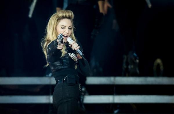 TheMusicBoo's tweet image. Madonna - On Stage #themusicboo #the #music #boo #musica #musician #musicislife #sound #sounds #pop #musiclife #stage
