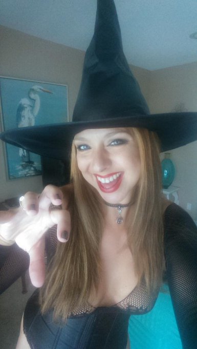 Careful...I just might turn you into a toad!! http://t.co/sW8S5c0WXC<a href="/tag/footslavesintraing"class="tags"><span>#footslavesintraing</span></a>