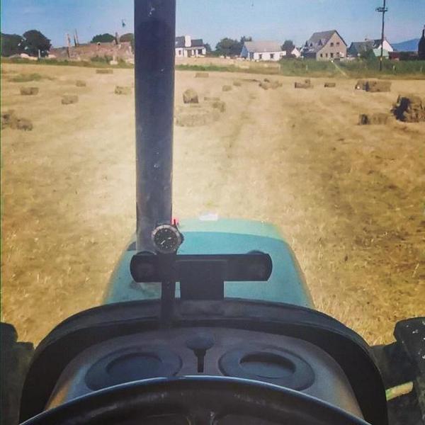 lorna_prentice's tweet image. A day at hay @floorsblackies @macinnes_john #isleofiona #fitastoor #clutchcontrol #johndeere