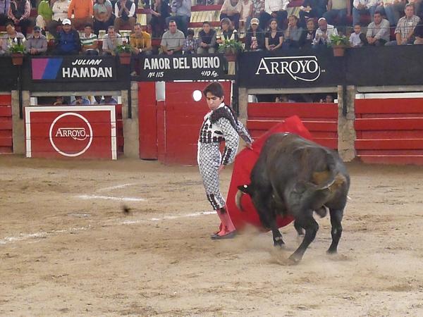 El cambiado de Juan Pablo Herrera el sabado en @PlzaTorosArroyo salida al tercio despues de pinchar <a href="/manuelcortina/">Manuel Cortina</a>