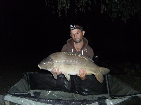 LakewatchUK's tweet photo. Speciman carp baits Clawberry doing the biz again 23 lb 6oz http://t.co/G6sOwJ4bfS