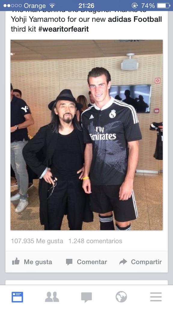 AlgoGor2's tweet photo. El diseñador del dragoncito de la equipación del R.Madrid es el hermano mayor de @steveaoki http://t.co/y1hfII4TGE