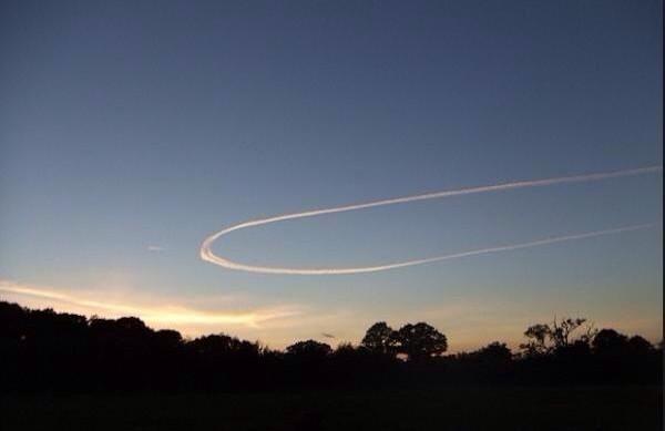 manunitedreport's tweet photo. If di Maria was flying to Manchester Now #mufc http://t.co/JKd4sc57Az