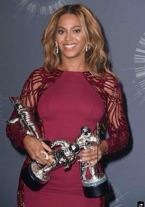 RT for Britney
Fav for Beyoncé