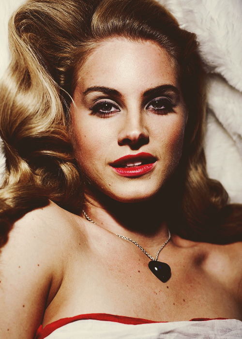 checkbio12345's tweet photo. We can win ! #MTVHottest Lana Del Rey http://t.co/znYJxib0SK