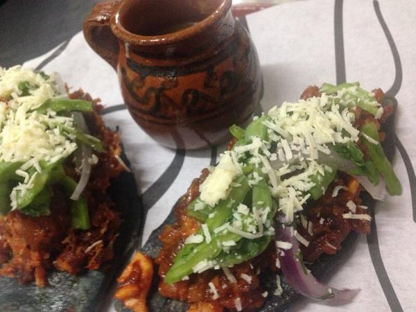 chefosiel's tweet photo. Esta semana te recomendamos  tlacoyos de haba o requesón con chicharrón guisado ( de pulpo o de jaiba ) @bellopuerto http://t.co/3AfFHYxQJD