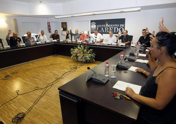 el_pais's tweet photo. Prisión provisional sin fianza para el hombre acusado del doble crimen de Laredo (Cantabria) http://t.co/H4ci2Howtt http://t.co/toGJ5Lfhqp
