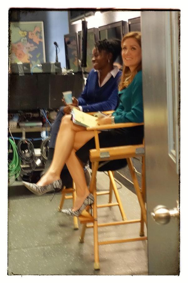 RizzlesUnltd's tweet photo. RT @JanNash100: Actors getting ready. And smiling while doing so. LIVE TWEET with smiling writers 2night  @twittertv http://t.co/tGdmx7xC6E