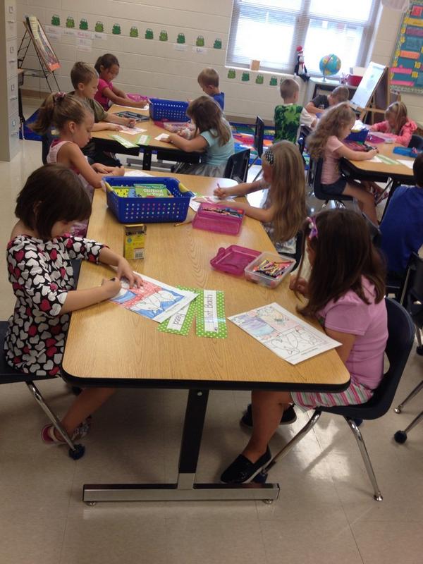 ReidlandElem's tweet photo. Check out these hard working 1st graders! #learningtakeswork #welovelearning http://t.co/QjyQ2s5z1z