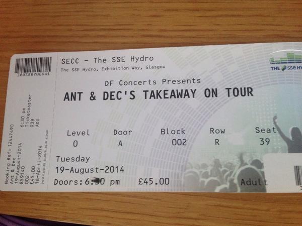 KazzyM's tweet photo. @antanddec your biggest fan is sitting here tonight! #letsgetreadytorumble #TakeawayOnTour @Laaylaa http://t.co/SVzjFESAWO