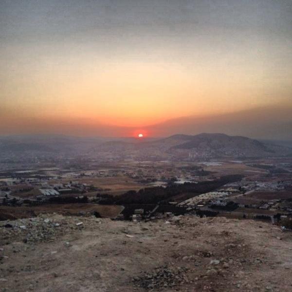 AmmanLife's tweet photo. IG:vvnique: Sunset over Jordan #jordan #ammanjordan #amman #jerash #sunset #nofilter #pa... http://t.co/y53l43uWwV http://t.co/G6oJt57Vq5