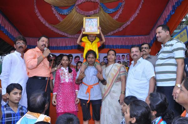 makudalkar's tweet photo. दहिकाला उत्सव http://t.co/cyQyr26VxM