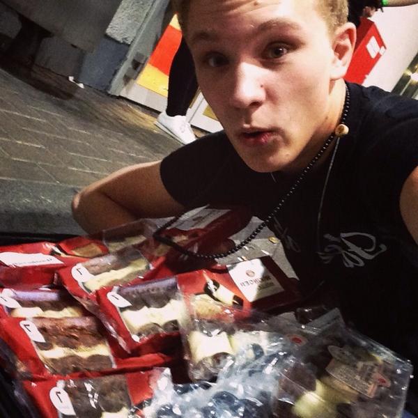 ChrisTezz's tweet image. DANKE für mehr Wikinger-Röllchen, als ich überhaupt tragen kann! :-O #geilon #VD14 #BestenFans