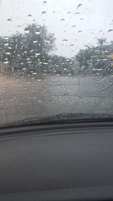 Flash flood at my house...no more road! http://t.co/cejReokPFR<a href="/tag/foodporn"class="tags"><span>#foodporn</span></a><a href="/tag/omg"class="tags"><span>#omg</span></a>