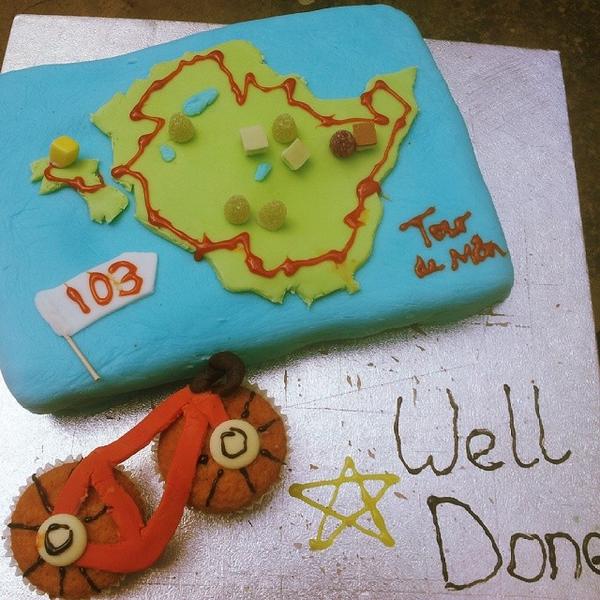 _kittycupcakes's tweet photo. Dad did the #tourdemon this weekend so made him this cake to say congrats. :D #cycling #Anglesey http://t.co/oVB2suglnP
