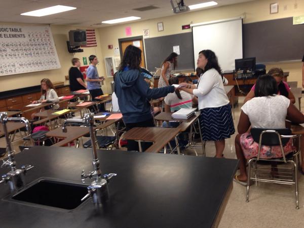 sciencelite's tweet photo. #hcsd1 #welcometodarby @DelaCruzBiology http://t.co/NIMpucbPx7