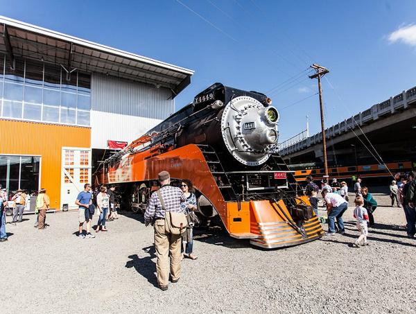 CommishFish's tweet photo. Don't miss an inside look at SP 4449, the pride of Portland's rail history. #orhf http://t.co/lqsC97c93o http://t.co/9QZaUw2Fi0