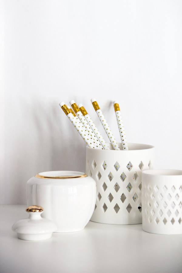 Everyone seems to go GAGA over the #design of our Gold Foil Swiss Dot Pencils. Do you? splendidsupply.com/collections/re…