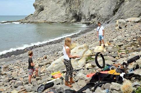 Klimaatzuster's tweet photo. .@denoordzee @plasticsoupfoun time for an international clean up tour? This was @geoparkea (Spain) last week #BBCT14 http://t.co/TkcZSiaokJ
