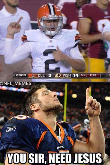 NFLRankings's tweet photo. #JohnnyFinger ---> http://t.co/a4TWbqmJ3Z http://t.co/YgCeV1M95s