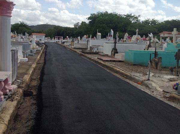 municipsalinas's tweet photo. Luego d24 años Asfaltan Cementerio Municipal #ciudaddeaccion @karilynbonilla @Narmito @ElRegionalPR @JosePitoTorres http://t.co/Wj9FqJfpRv