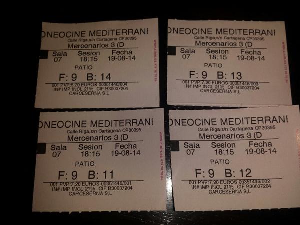 PedroV08's tweet photo. En el cine con @87Marijose @sisoelpepeillo @NatalyyFox y yo http://t.co/UJak4tdIaG