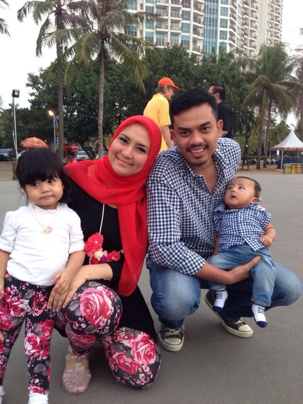 Met ulang tahun Bunda .. We Love you forever and ever!!