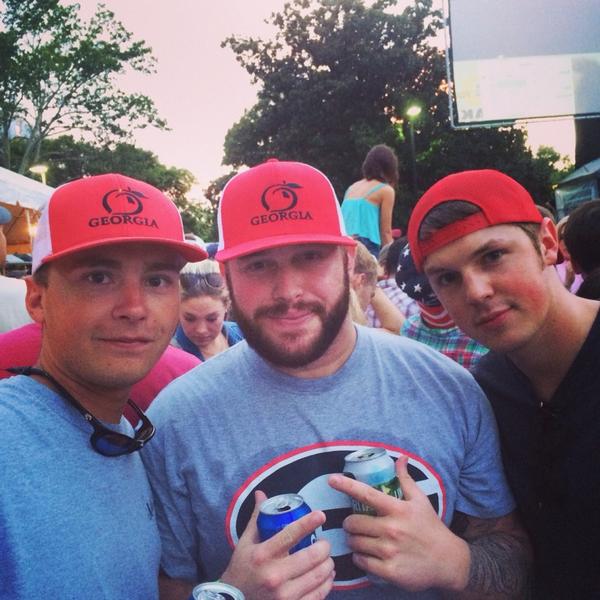 justinfields2's tweet image. Partying with @JonTLangston at the Jake Owen concert. #nashville #georgia #beachinit