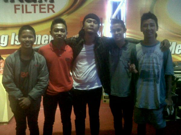 Mantappp gak bang <a href="/budi_cilok/">Budi cilok cilok Budi</a> , gue yg baju merah bang salam anak sekayu yaa ..