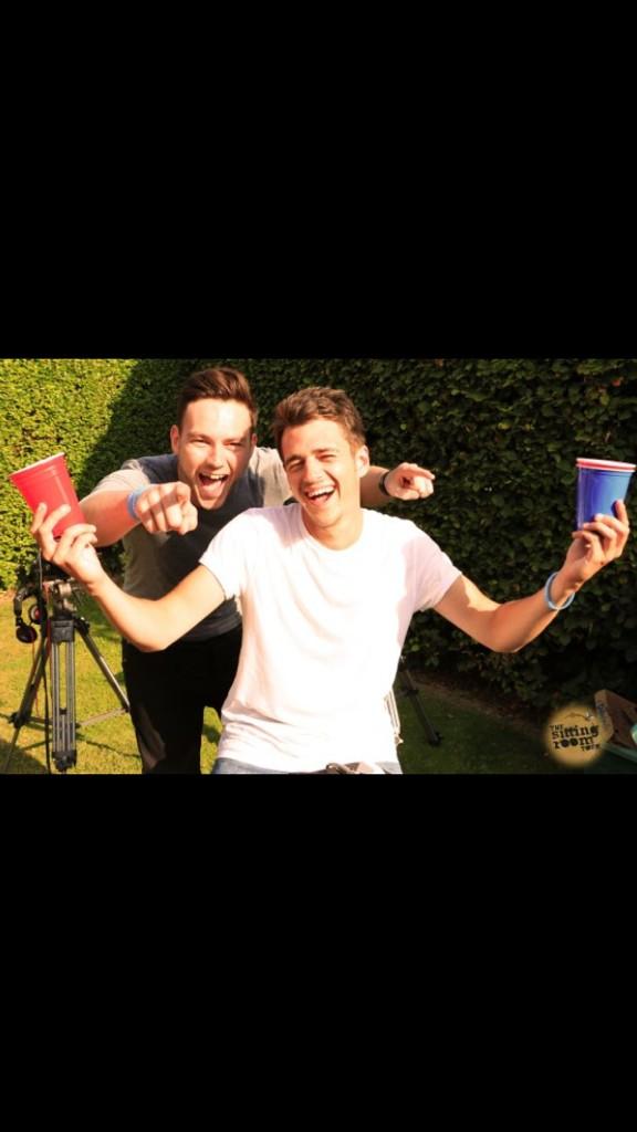 OllieStory's tweet photo. Check out my fun session with The Sitting Room tour, coming tonight! http://t.co/QZcfwSyxtR