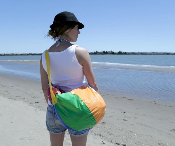 instructables's tweet photo. beach ball bag by Paige Russell 

http://t.co/e8EDIPOXOh

#mikehacks sponsored by @mhl http://t.co/3a0IJIFqQD