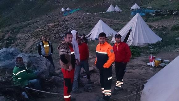 AFAD_Tunceli's tweet photo. Kalp krizi geçiren vatandaş AFAD VE 112 ekiplerince 3200 mt. yükseklikteki yayladan zor şartlar altında kurtarıldı. http://t.co/ICinSvyw8I