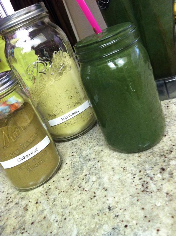 LouLouLuvv222's tweet photo. Here we go!!!! #rawmeal #spirulina #kelppowder #ginkgoleaf #zeoforce #coconutoil rice milk banana frozen fruit π http://t.co/kiFcNO1yDy