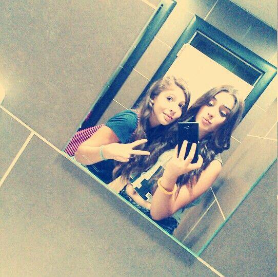 SusuMezlay's tweet photo. Tarde con la tonti esta jaja #andreaaa te quieroo http://t.co/W0vQaVK7sw