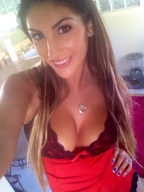 August ames surfs u August ames surfs u