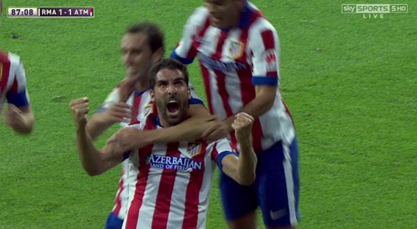 CholismoATM's tweet photo. QUE UN JUGADOR DE TU EQUIPO CELEBRE UN GOL CON ESTA RABIA NO SE COMPRA CON DINERO. http://t.co/cvRgRtM7Vl