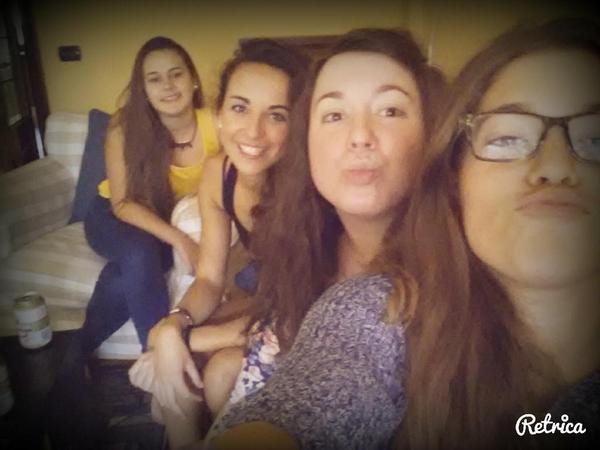 Criis_irish's tweet photo. Reencuentro de fisiutxas :) http://t.co/dXMzOQEjCm