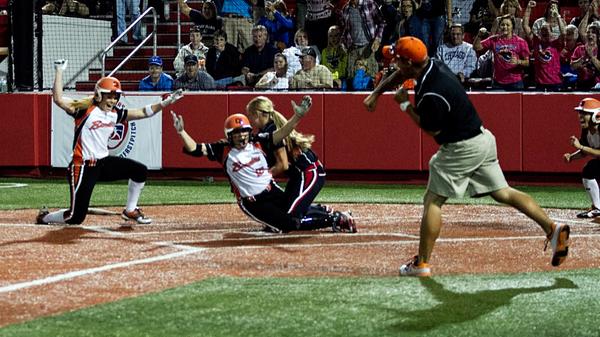 MyDiamondHype's tweet photo. The #NPF Championship starts in less than 24 hours. Get @profastpitch and #softball updates at http://t.co/Wt67O6tTNK http://t.co/1rs977Qe07