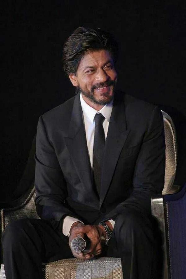 RefSRK18's tweet photo. Le sourire Angélique combiné à l'élégance Royale @SRKUniverse
#MySRKClick http://t.co/CZZkiQxnXQ