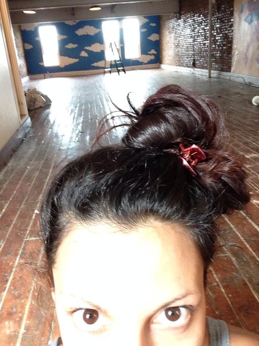 Spending the whole day cleaning up our new loft!!! #happiness http://t.co/I4erIVEdzq<a href="/tag/happiness"class="tags"><span>#happiness</span></a>