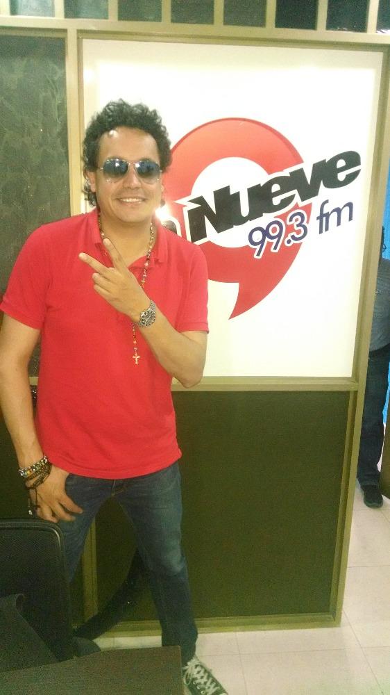 lanuevefm's tweet photo. Hoy estuvo acompañandonos #DannyMarin en La Nueve 99.3 Fm @Lilacuellar @Cesarpino9 @Donpetuzo @Edwin993fm @nickodj983 http://t.co/22jH8XytIw